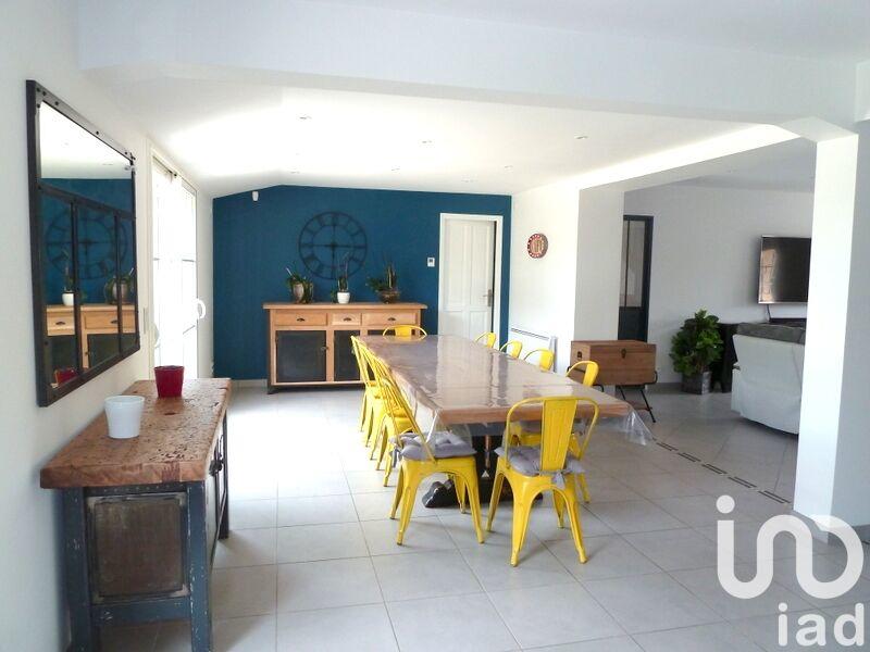 Maison - 220 m² - 6 pièces