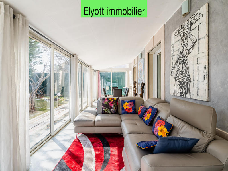 Maison - 232 m² - 12 pièces