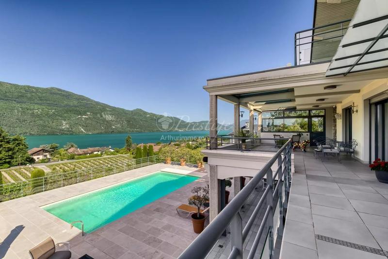 Maison - 452 m² - 12 pièces