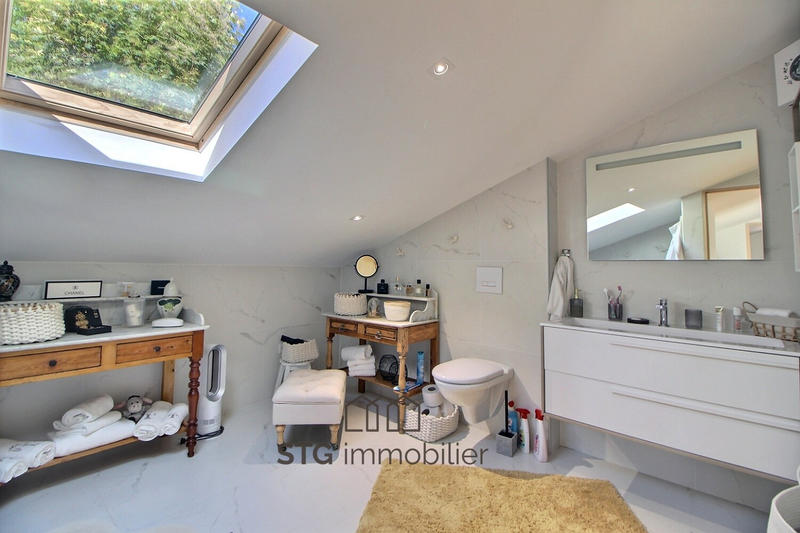 Maison - 185 m² - 5 pièces