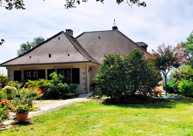 Maison - 262 m² - 10 pièces