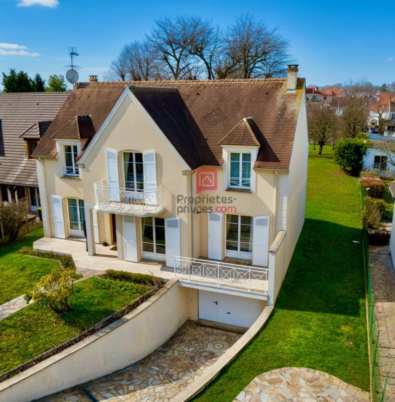 Maison - 196 m² - 8 pièces