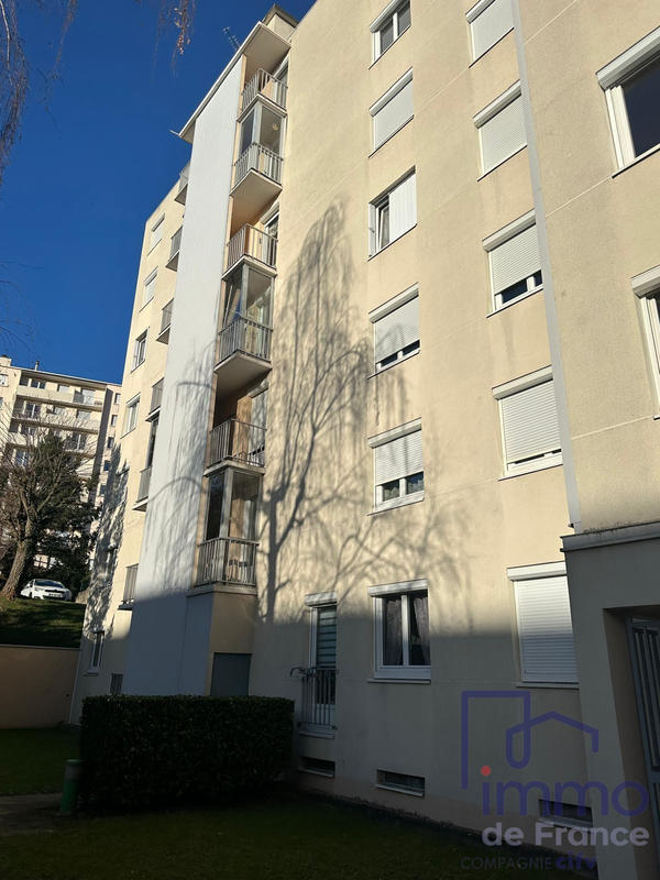 Appartement - 75 m² - 3 pièces