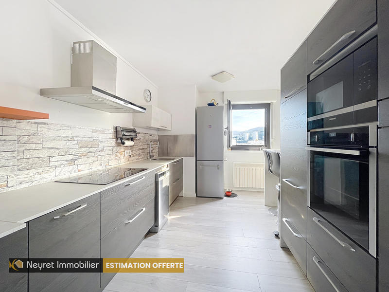 Appartement - 165 m² - 6 pièces