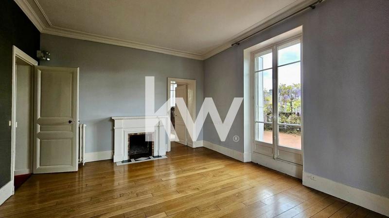 Maison - 320 m² - 11 pièces