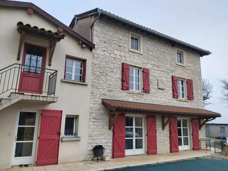 Propriété - 212 m² - 5 pièces