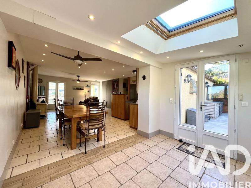 Maison - 200 m² - 10 pièces