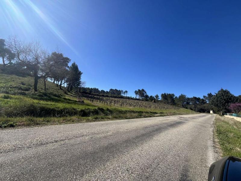 Terrain constructible - 1 050 m²