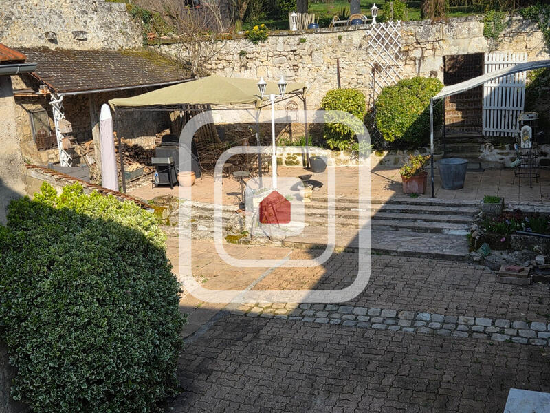 Maison - 250 m² - 10 pièces