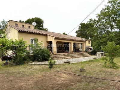 Propriété - 198 m² - 6 pièces