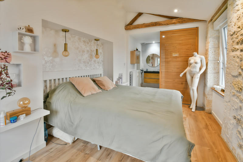 Maison - 240 m² - 9 pièces