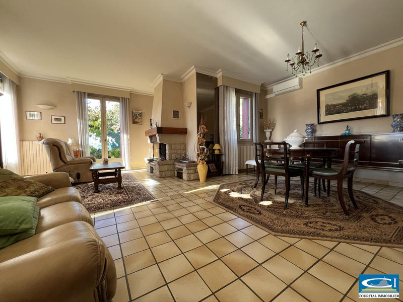 Maison traditionnelle - 154 m² - 5 pièces