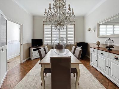 Maison - 161 m² - 7 pièces