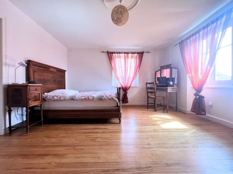 Maison - 204 m² - 6 pièces