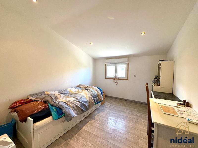 Maison - 180 m² - 8 pièces