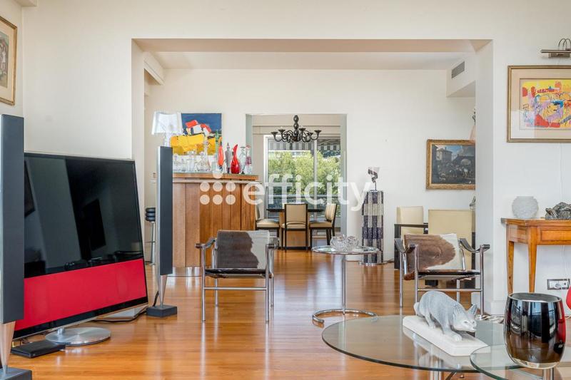 Appartement - 230 m² - 6 pièces