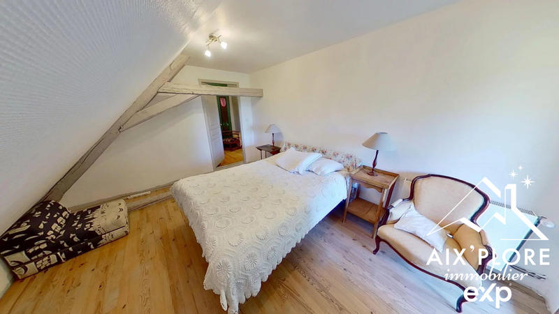 Maison traditionnelle - 248 m² - 7 pièces