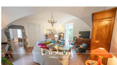 Maison - 200 m² - 9 pièces