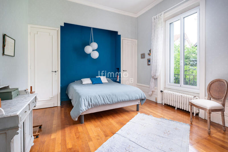 Demeure - 350 m² - 15 pièces