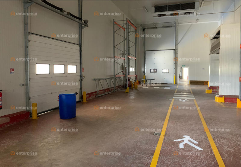 Entrepôt - 1 524 m²