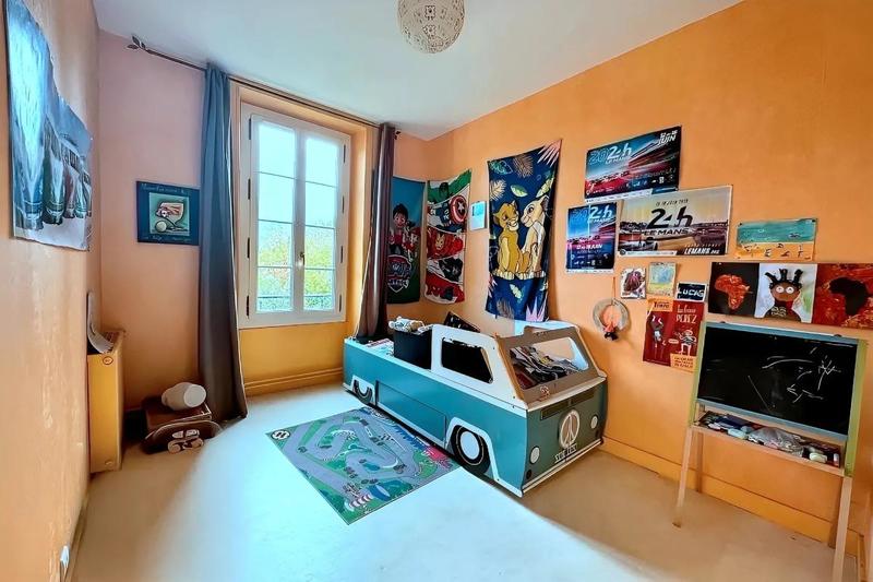 Demeure - 234 m² - 7 pièces