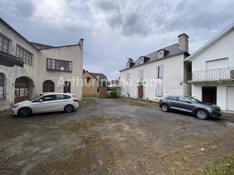 Maison - 400 m² - 12 pièces
