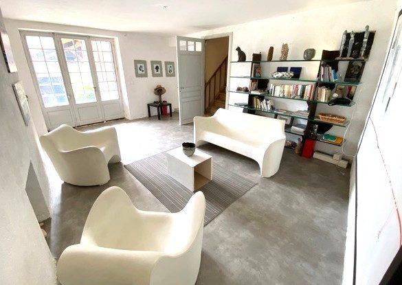 Maison traditionnelle - 300 m² - 8 pièces