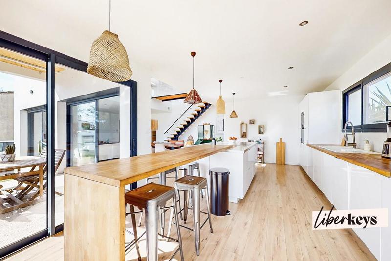 Maison - 199 m² - 6 pièces