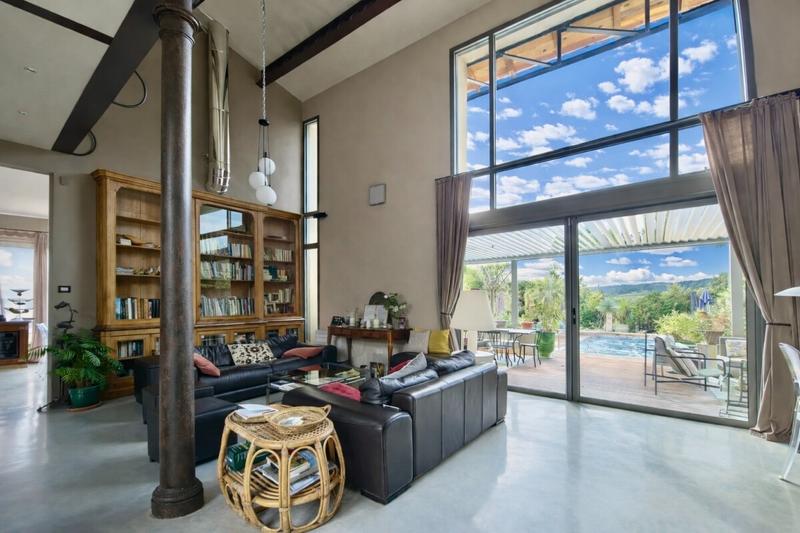 Maison - 240 m² - 5 pièces