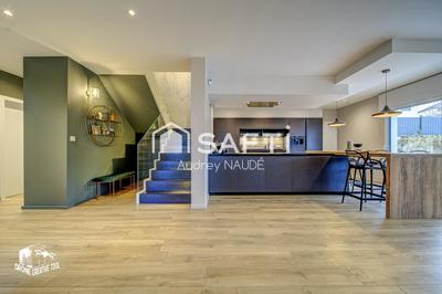 Maison - 235 m² - 8 pièces