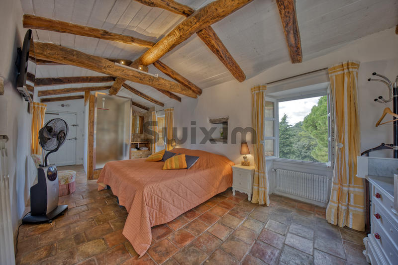 Maison - 250 m² - 12 pièces