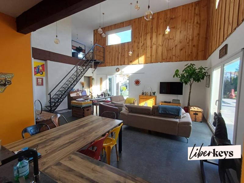 Maison - 277 m² - 6 pièces