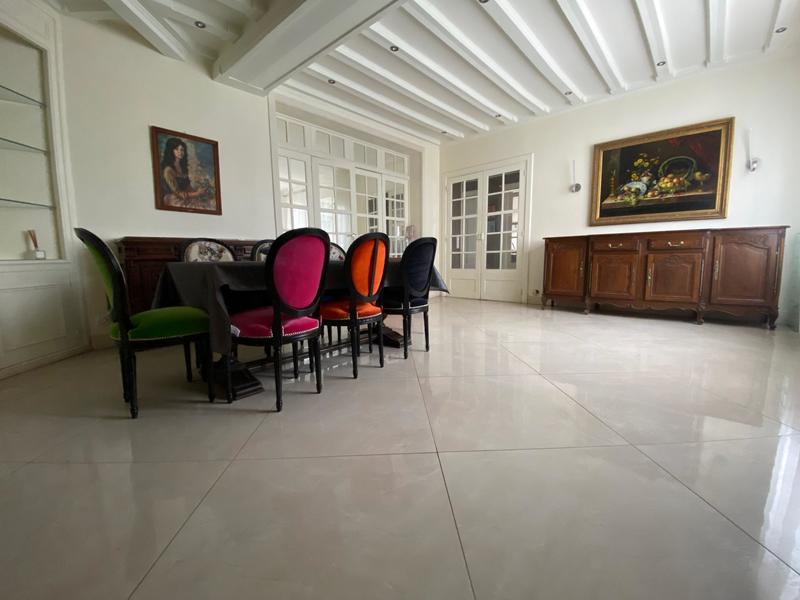 Propriété - 328 m² - 8 pièces