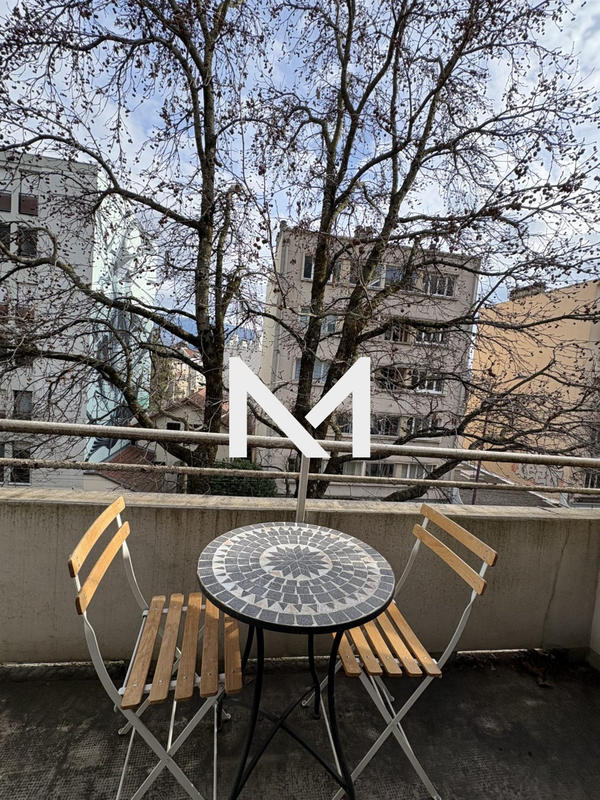 Appartement - 102 m² - 6 pièces