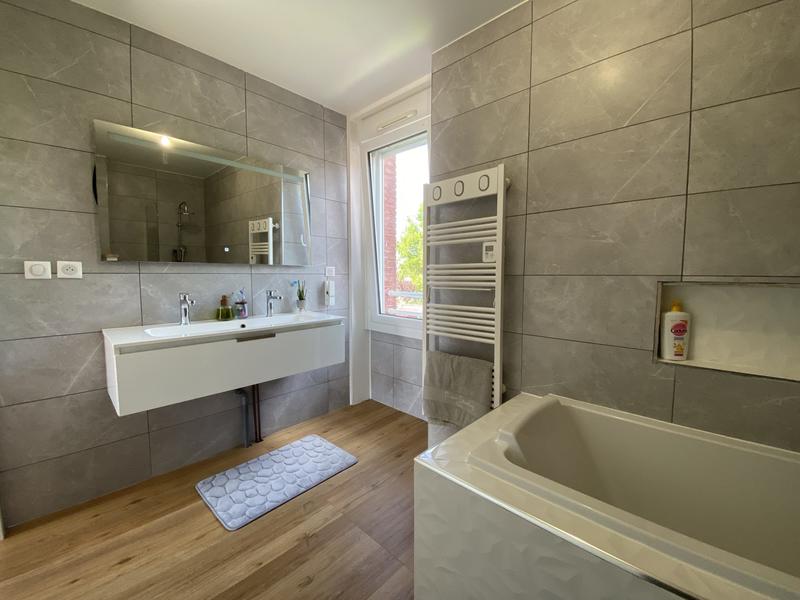 Local commercial - 130 m² - 7 pièces