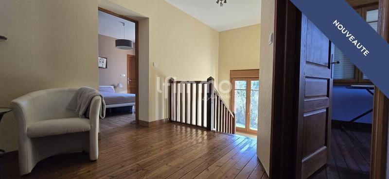 Maison - 220 m² - 9 pièces