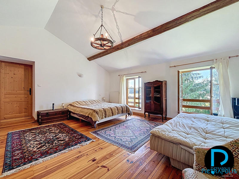 Maison - 334 m² - 7 pièces