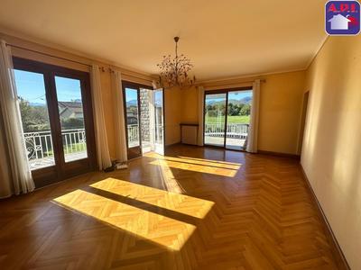 Maison - 249 m² - 7 pièces