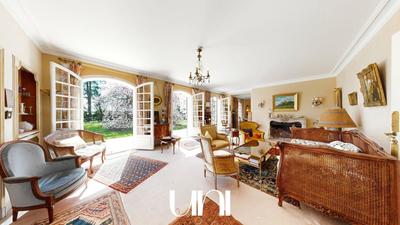 Maison - 318 m² - 8 pièces