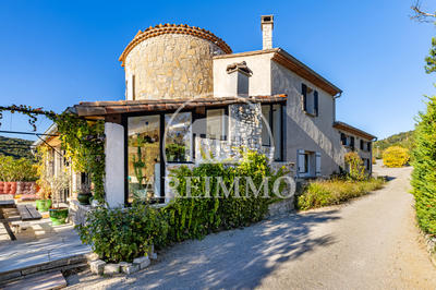 Maison - 228 m² - 11 pièces