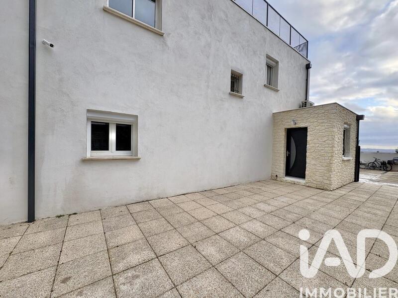 Maison - 280 m² - 10 pièces