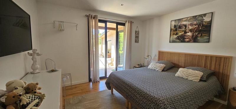 Maison - 230 m² - 8 pièces