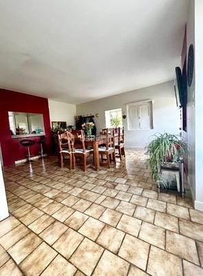 Corps de ferme - 240 m² - 10 pièces