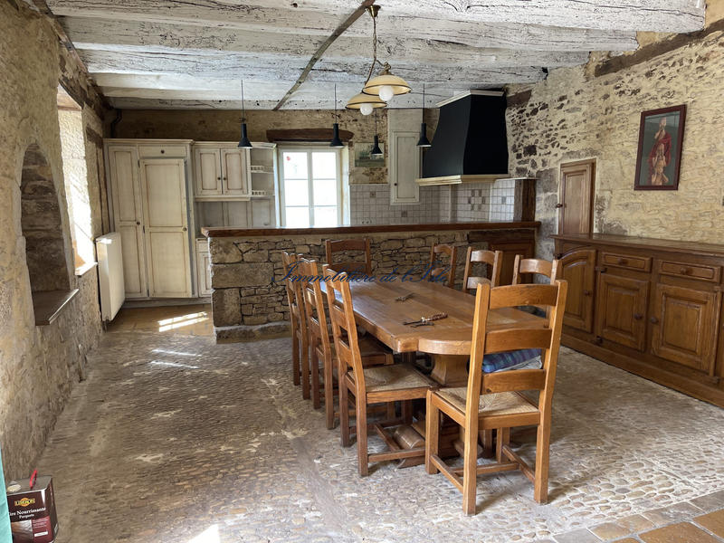 Maison - 235 m² - 8 pièces