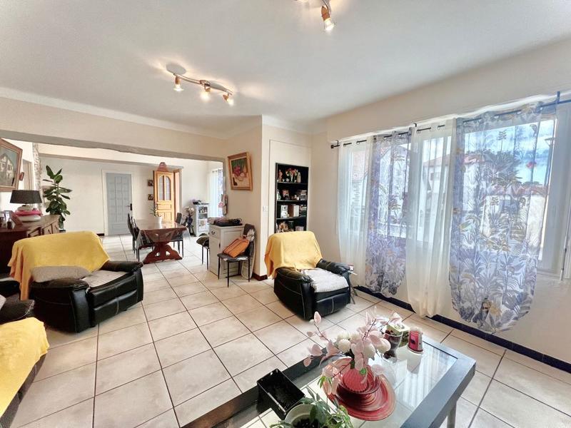 Maison - 210 m² - 10 pièces