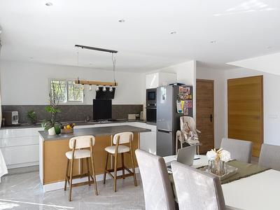 Maison - 122 m² - 5 pièces