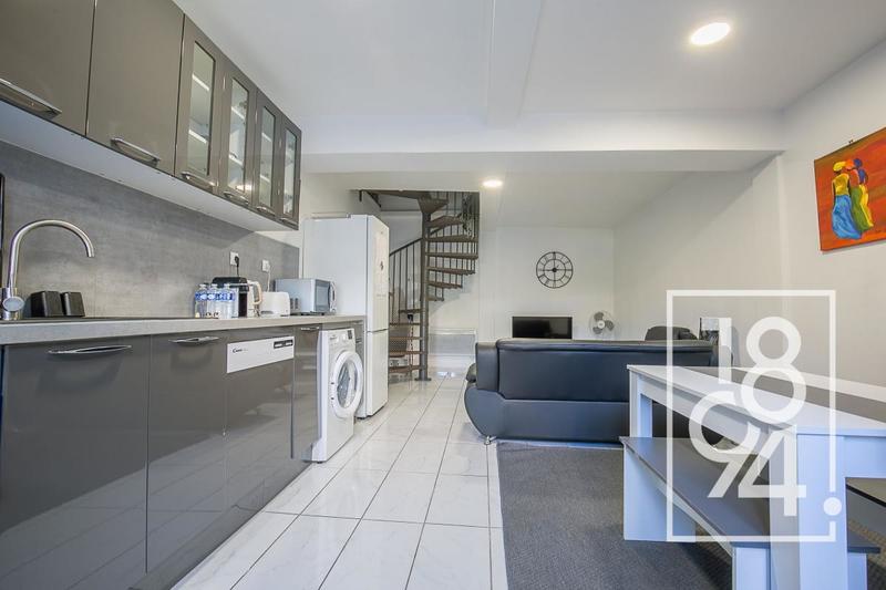 Maison - 211 m² - 10 pièces