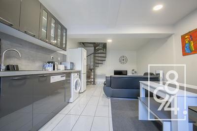 Maison - 211 m² - 10 pièces