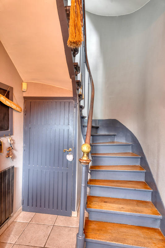 Maison - 250 m² - 7 pièces