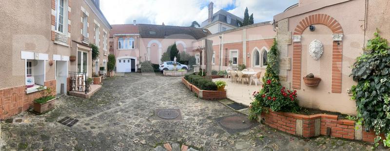 Corps de ferme - 300 m² - 10 pièces